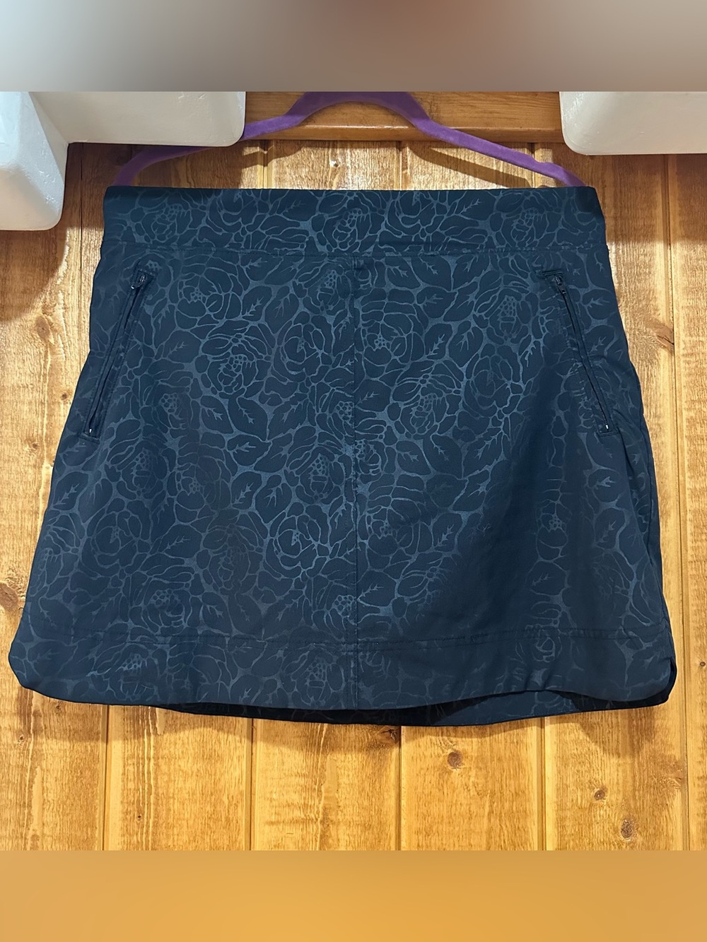 Orvis Travel Skort Women’s L Black Rose Embossed Pull On Stretch Athleisure